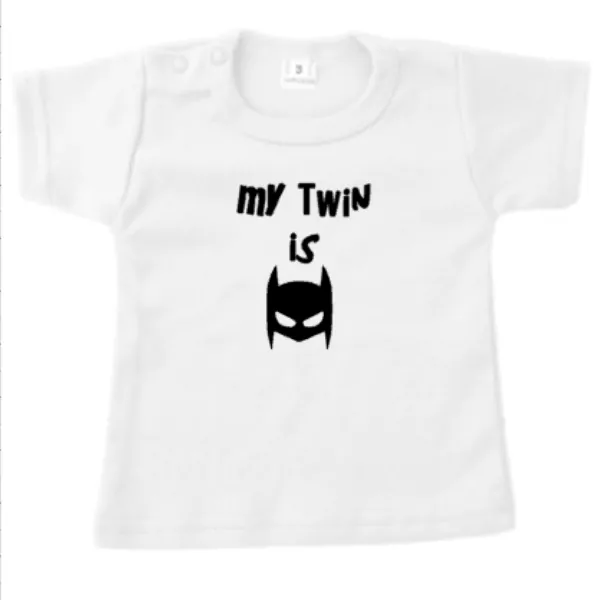 babytshirt my twin is batman tweeling superheld