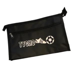 Gepersonaliseerde toilettas met voetbal en naam.