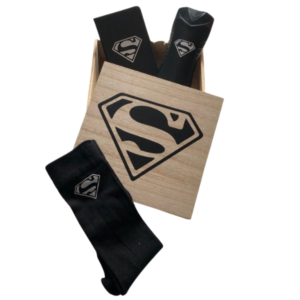 Cadeaubox met superman logo is een origineel cadeau voor Vaderdag om te geven en te krijgen.