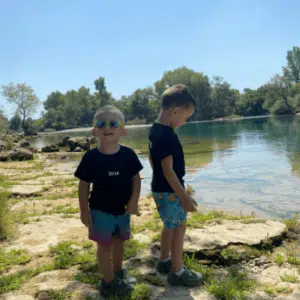 baby shirt met naam voor en achterzijde bedrukt