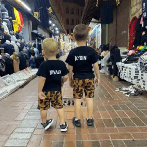 baby shirt naam voor en achterzijde