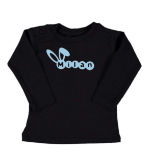 Baby shirt met naam Pasen is een gepersonaliseerd shirt voor de Paasdagen.